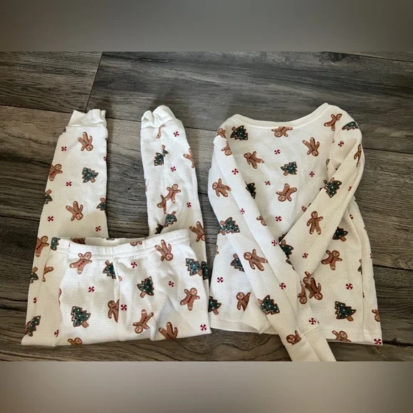 🦌⚠️3 FOR $10 SALE⚠️🦌 Carters gingerbread pajamas - Picture 3 of 3